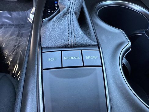 Used 2024 Toyota Camry SE image 33