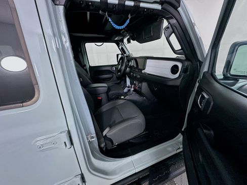 Used 2024 Jeep Wrangler Willys image 29