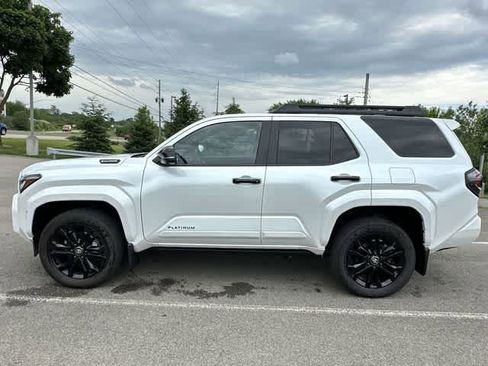 Used 2025 Toyota 4Runner 4WD image 2