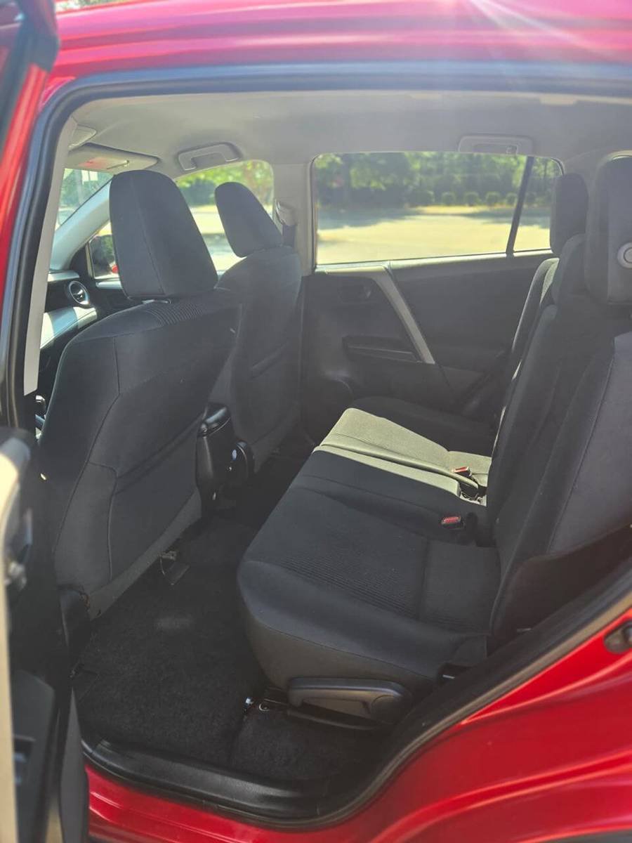 Used 2017 Toyota RAV4 LE FWD image 11