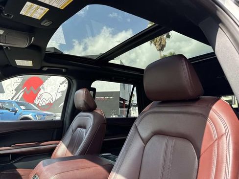 Used 2022 Ford Expedition Max Limited image 23