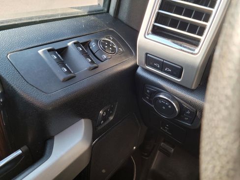 Used 2015 Ford F150 Lariat w/ Equipment Group 502A Luxury AWD/4WD image 12