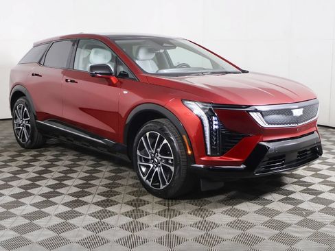 Used 2026 Cadillac Optiq Sport 1 w/ LPO, Floor Liner Package AWD/4WD image 2