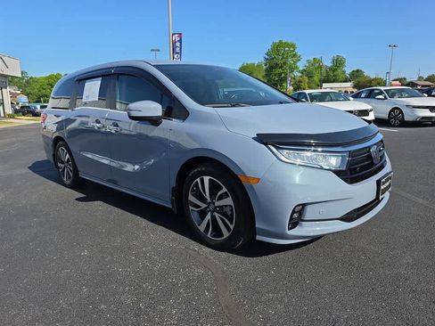 Certified 2024 Honda Odyssey Touring image 3
