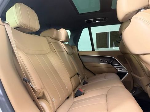 Used 2025 Land Rover Range Rover SE AWD/4WD image 28