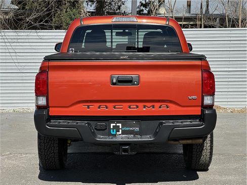 Used 2017 Toyota Tacoma TRD Off-Road w/ Tow Package (A/T) image 11