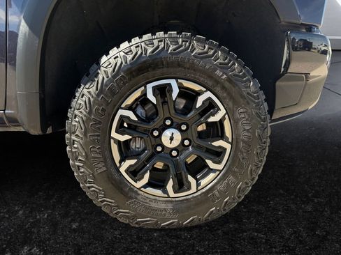 Used 2024 Chevrolet Silverado 1500 ZR2 image 19