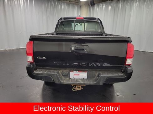 Used 2017 Toyota Tacoma SR AWD/4WD image 7