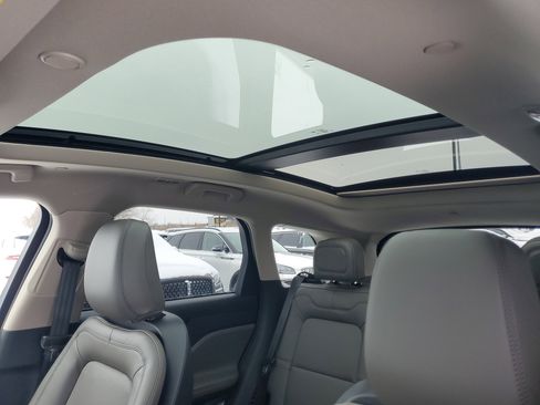 New 2026 Lincoln Corsair Premiere image 11