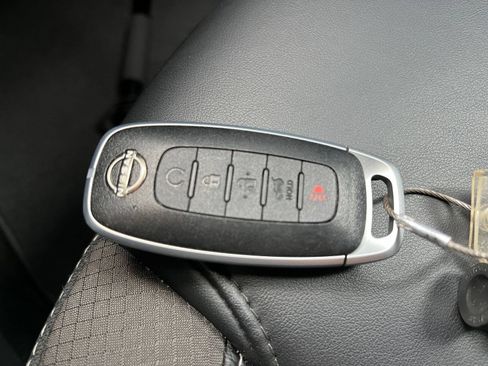 Used 2026 Nissan Pathfinder SL FWD image 20