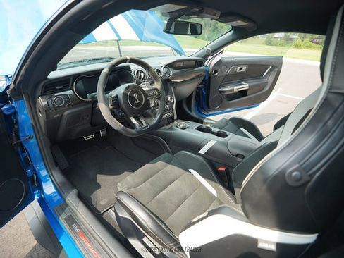 Used 2021 Ford Mustang Shelby GT500 w/ Carbon Fiber Track Pack RWD image 25