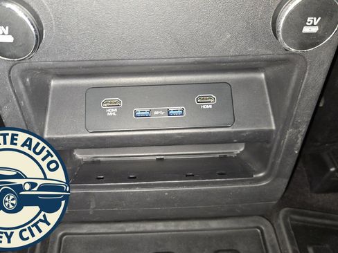 Used 2019 Land Rover Discovery HSE image 38