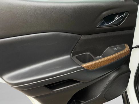 Used 2019 GMC Acadia SLE image 33