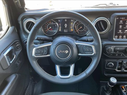 Used 2023 Jeep Gladiator Overland AWD/4WD image 9