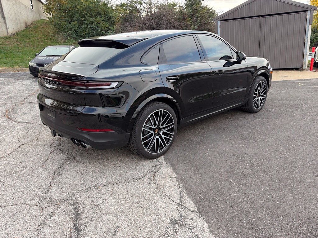 Used 2025 Porsche Cayenne Coupe AWD/4WD image 5