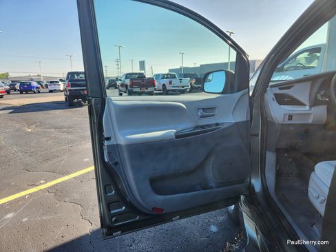 Used 2020 Toyota Sienna LE FWD image 33