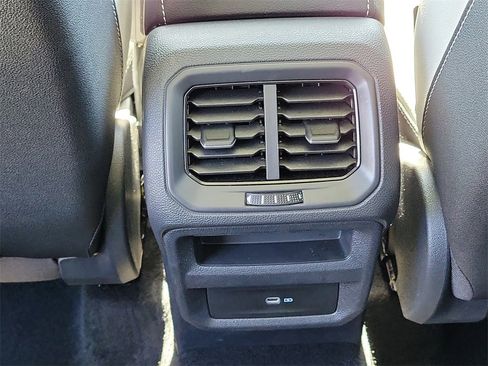 Certified 2025 Volkswagen Taos SE image 11