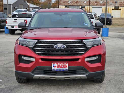 Used 2020 Ford Explorer XLT w/ Equipment Group 202A image 2