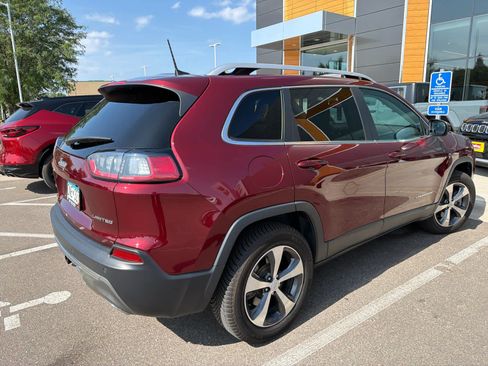 Used 2019 Jeep Cherokee Limited w/ Trailer Tow Group AWD/4WD image 3