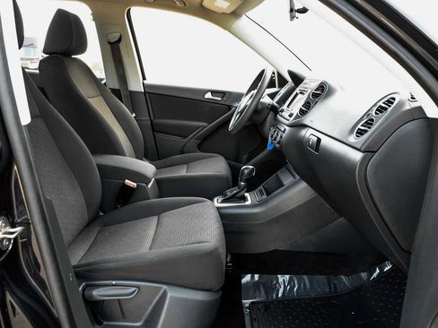 Used 2017 Volkswagen Tiguan S image 31