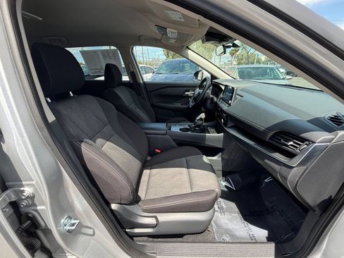 Used 2025 Nissan Rogue SV FWD image 29