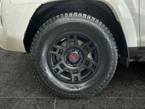 Certified 2022 Toyota 4Runner SR5 Premium w/ Moonroof Package AWD/4WD image 14