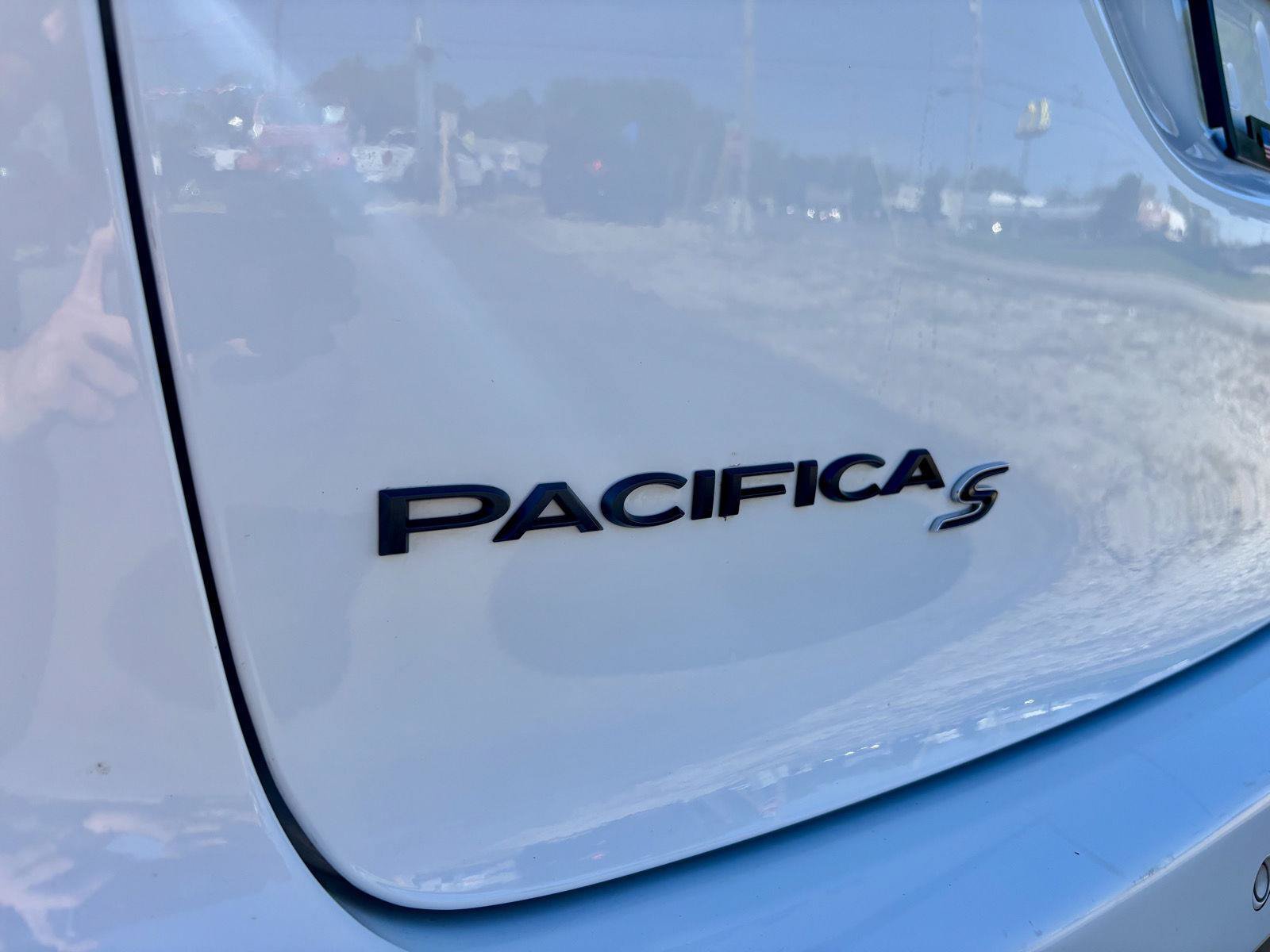 Used 2023 Chrysler Pacifica Touring-L w/ S Appearance Package AWD/4WD image 36