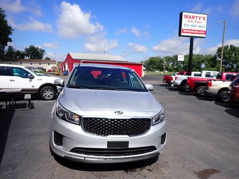 Used 2016 Kia Sedona L FWD image 2