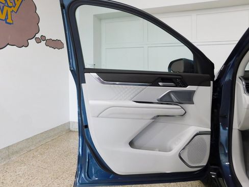 Used 2024 GMC Acadia Denali image 27