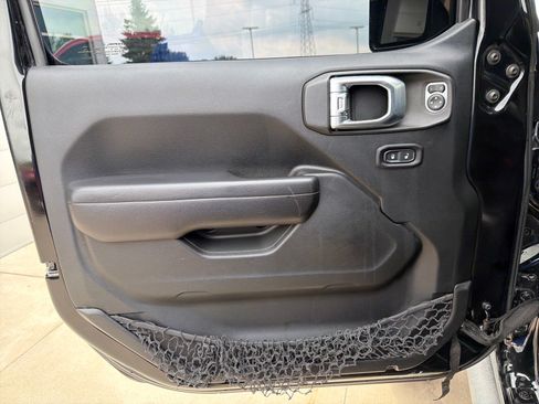 Used 2018 Jeep Wrangler Unlimited Rubicon AWD/4WD image 11