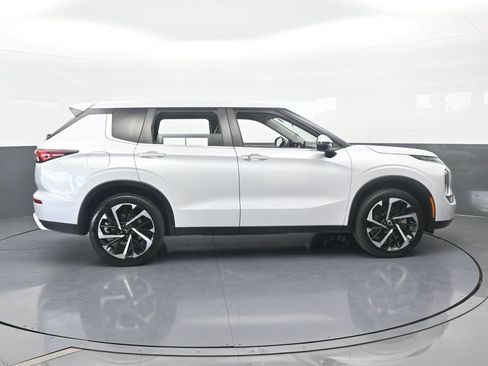 Used 2022 Mitsubishi Outlander SE image 7