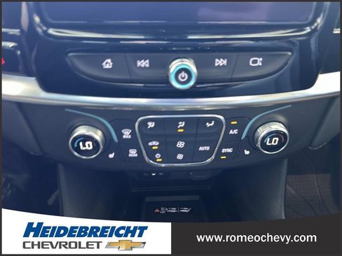 Used 2023 Chevrolet Traverse LT FWD image 23