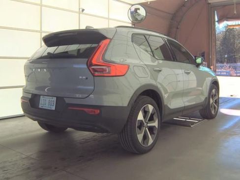 Used 2025 Volvo XC40 B5 Plus image 3