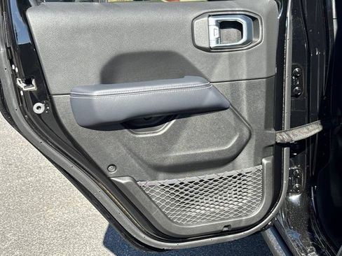 New 2026 Jeep Wrangler Unlimited Rubicon w/ Rockslide Package AWD/4WD image 19