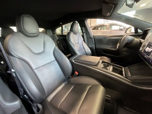 Used 2022 Tesla Model S Plaid image 19