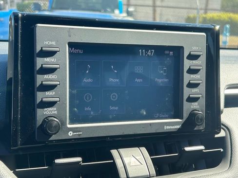 Used 2022 Toyota RAV4 SE image 10