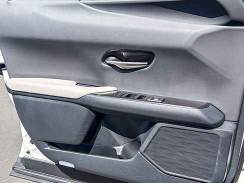 Used 2025 Lexus UX 300h FWD w/ Accessory Package (Z2) image 19