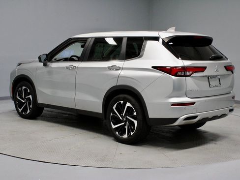 Used 2022 Mitsubishi Outlander SE image 10