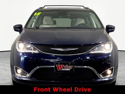 Used 2018 Chrysler Pacifica Touring-L Plus w/ Advanced Safetytec Group FWD image 2