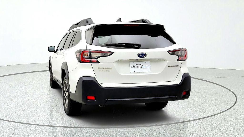 Used 2023 Subaru Outback Premium AWD/4WD image 6