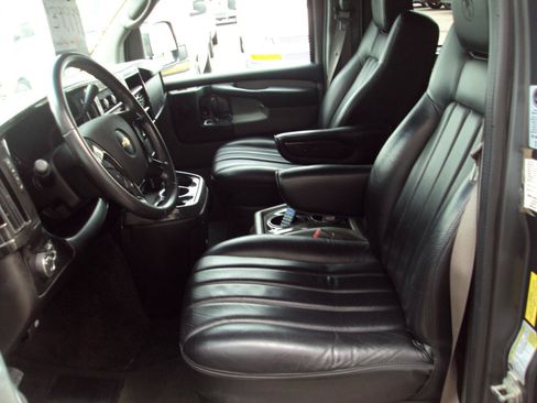 Used 2014 Chevrolet Express 1500 AWD image 28