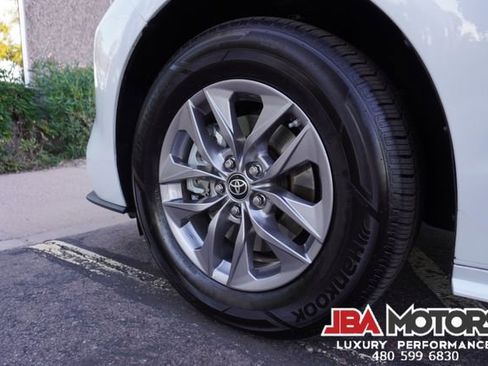 Used 2023 Toyota Sienna XLE image 90