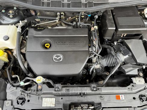 Used 2012 MAZDA MAZDA5 Touring w/ Moonroof & Audio Pkg FWD image 26