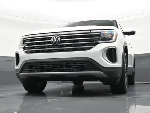 Used 2024 Volkswagen Atlas SE w/ Panoramic Sunroof Package FWD image 33