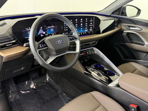 Used 2025 Audi Q5 Premium w/ Convenience Package AWD/4WD image 4