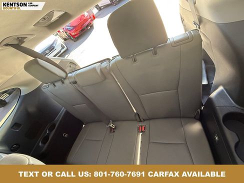 Used 2024 Toyota Highlander XLE AWD/4WD image 35