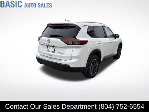 Used 2024 Nissan Rogue SV w/ SV Premium Package image 6