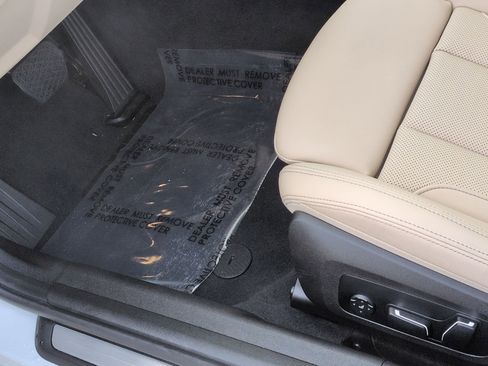 Used 2025 BMW 330i 330i w/ Convenience Package image 17