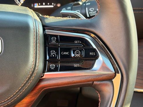 Used 2024 Jeep Grand Cherokee L Summit w/ Luxury Tech Group V AWD/4WD image 27