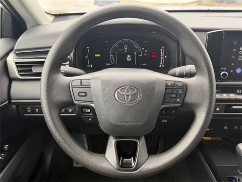Used 2025 Toyota Camry LE image 12